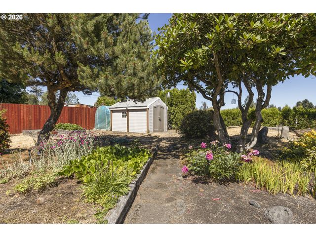 492 N LARCH Ave, Stayton, OR 97383