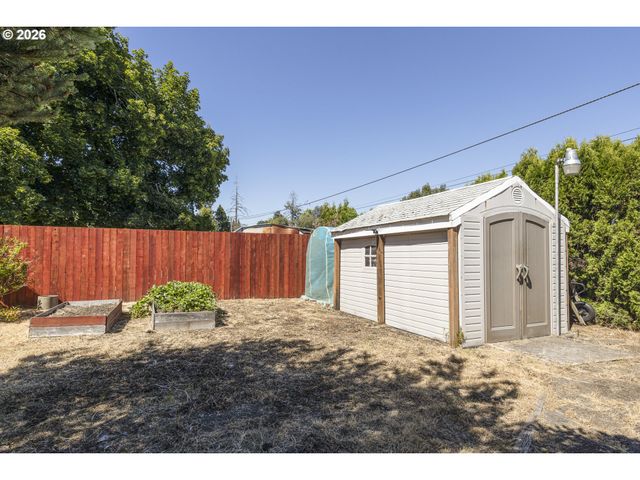 492 N LARCH Ave, Stayton, OR 97383