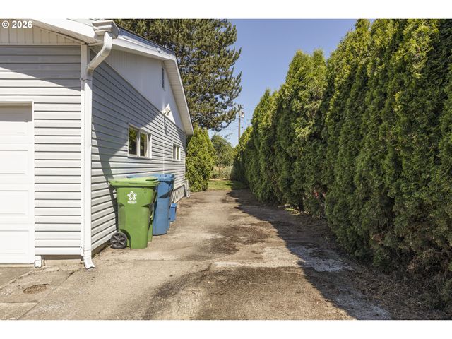 492 N LARCH Ave, Stayton, OR 97383