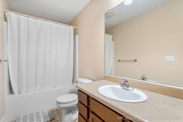 1433 Savannah Drive, Zeeland, MI 49464