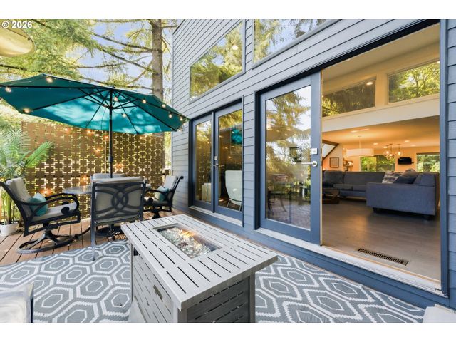 12 PARTRIDGE Ln, Lake Oswego, OR 97035