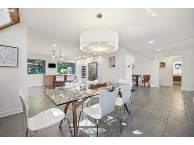 12 PARTRIDGE Ln, Lake Oswego, OR 97035