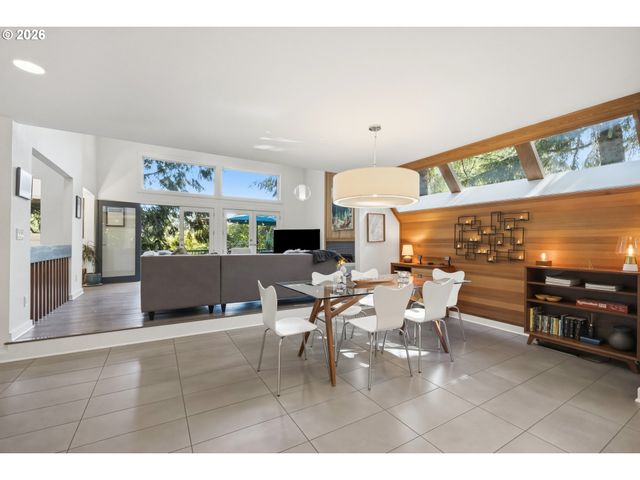 12 PARTRIDGE Ln, Lake Oswego, OR 97035