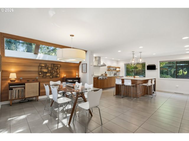 12 PARTRIDGE Ln, Lake Oswego, OR 97035