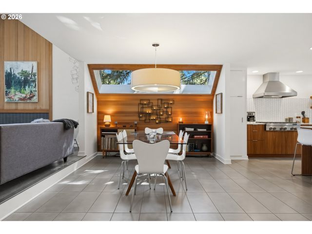 12 PARTRIDGE Ln, Lake Oswego, OR 97035