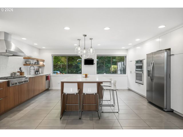 12 PARTRIDGE Ln, Lake Oswego, OR 97035