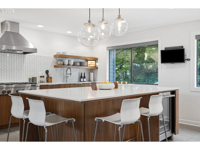 12 PARTRIDGE Ln, Lake Oswego, OR 97035