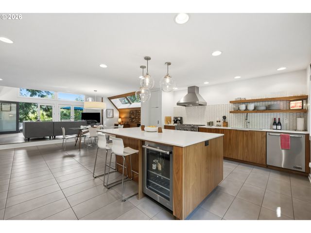 12 PARTRIDGE Ln, Lake Oswego, OR 97035