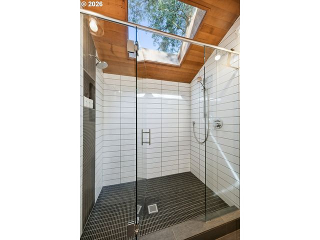 12 PARTRIDGE Ln, Lake Oswego, OR 97035