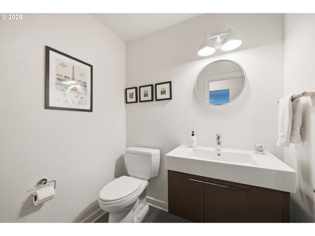 12 PARTRIDGE Ln, Lake Oswego, OR 97035