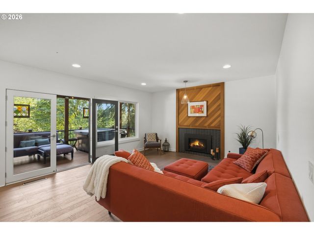 12 PARTRIDGE Ln, Lake Oswego, OR 97035