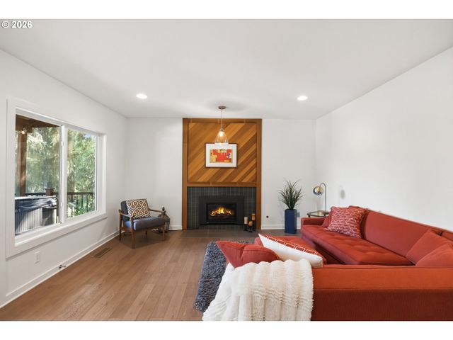 12 PARTRIDGE Ln, Lake Oswego, OR 97035