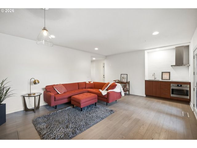 12 PARTRIDGE Ln, Lake Oswego, OR 97035