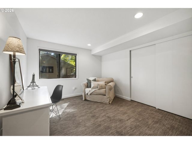 12 PARTRIDGE Ln, Lake Oswego, OR 97035