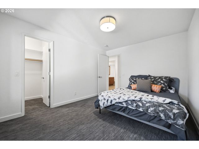12 PARTRIDGE Ln, Lake Oswego, OR 97035