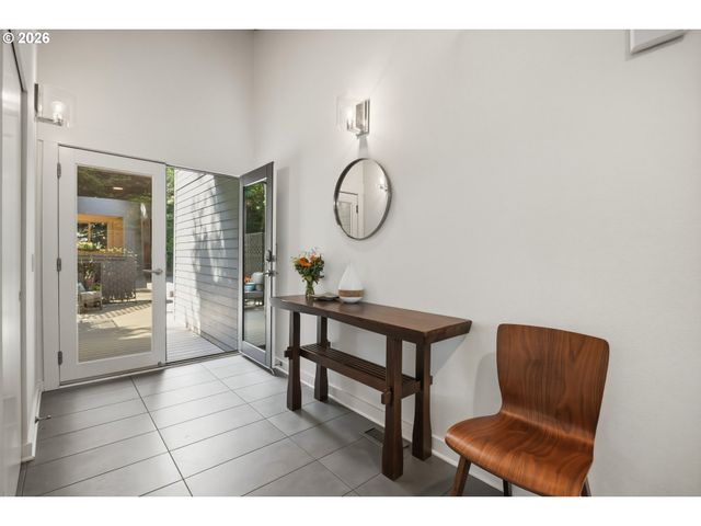 12 PARTRIDGE Ln, Lake Oswego, OR 97035