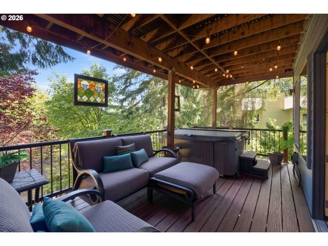 12 PARTRIDGE Ln, Lake Oswego, OR 97035