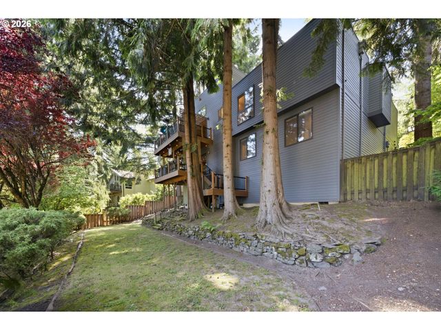 12 PARTRIDGE Ln, Lake Oswego, OR 97035