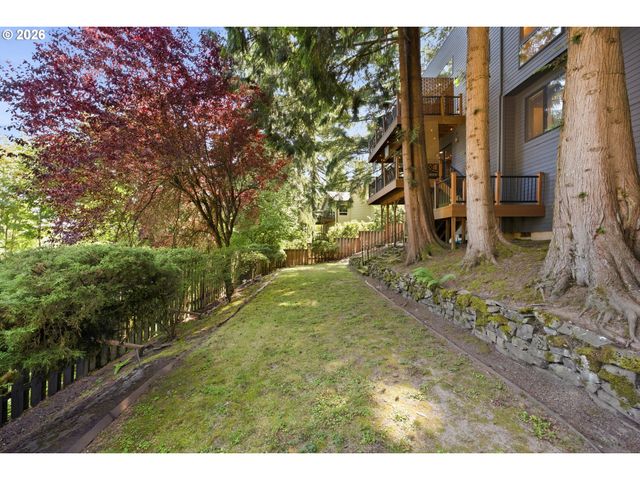 12 PARTRIDGE Ln, Lake Oswego, OR 97035