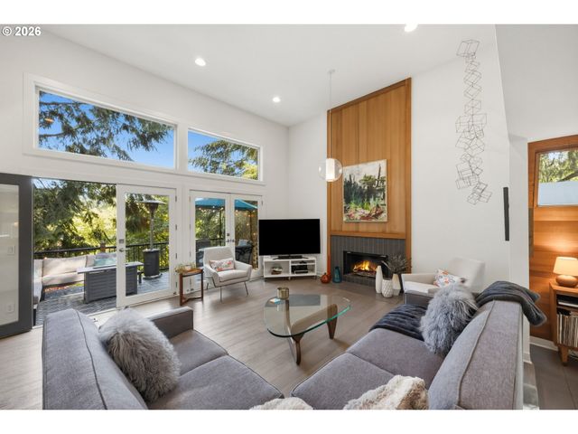 12 PARTRIDGE Ln, Lake Oswego, OR 97035
