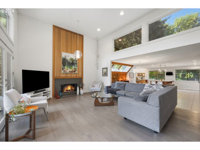 12 PARTRIDGE Ln, Lake Oswego, OR 97035
