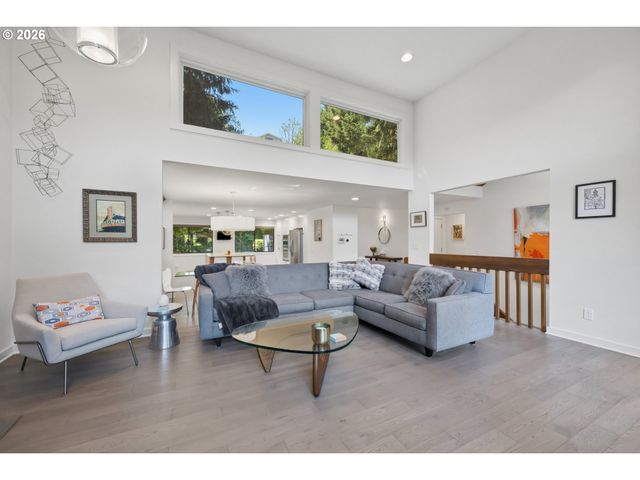 12 PARTRIDGE Ln, Lake Oswego, OR 97035