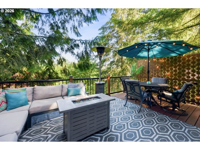 12 PARTRIDGE Ln, Lake Oswego, OR 97035