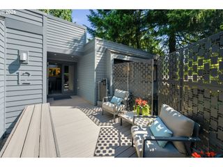 12 PARTRIDGE Ln, Lake Oswego, OR 97035