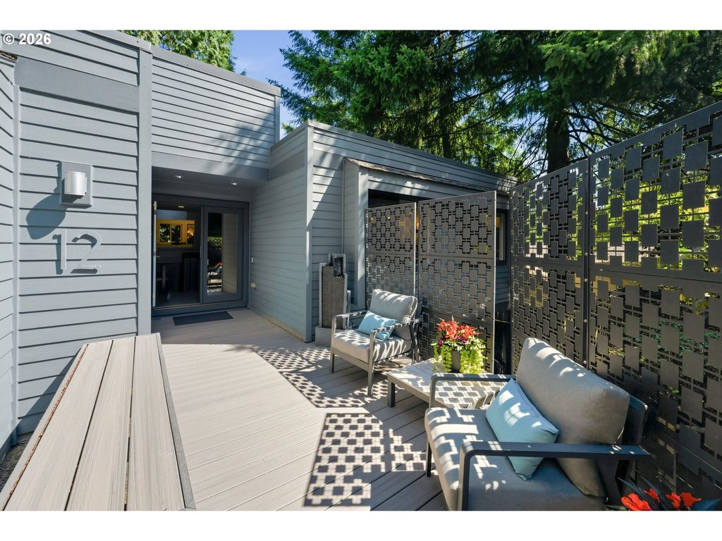 12 PARTRIDGE Ln, Lake Oswego, OR 97035