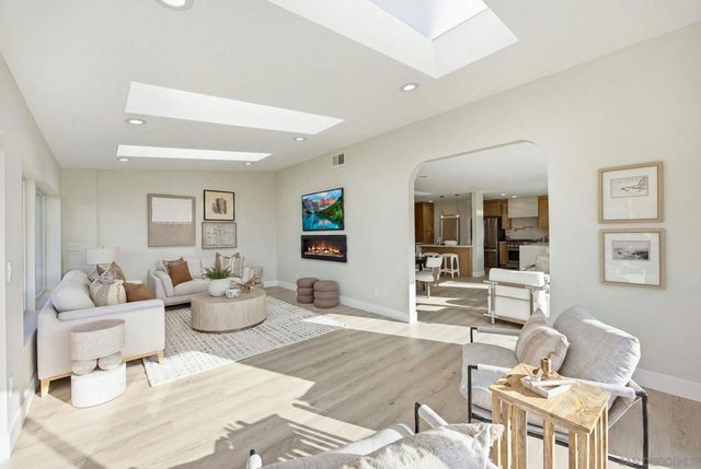 7202 Via Capri, La Jolla, CA 92037