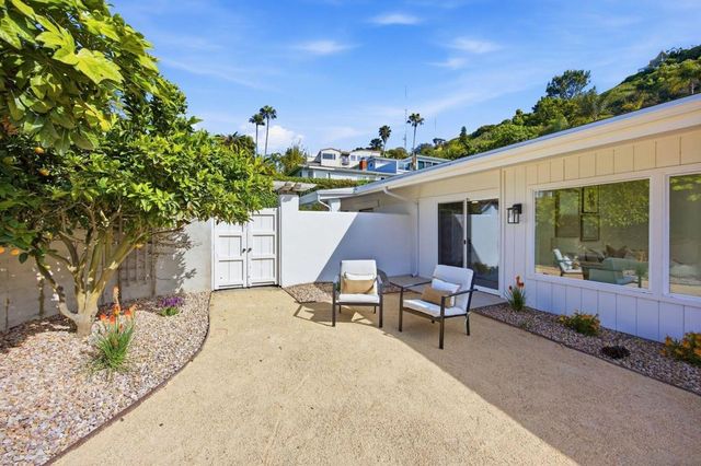 7202 Via Capri, La Jolla, CA 92037