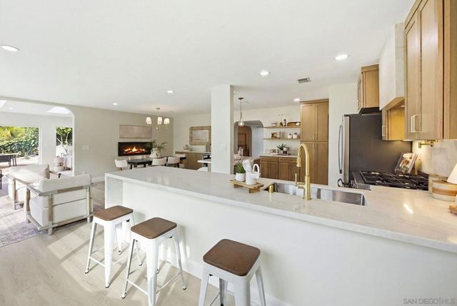7202 Via Capri, La Jolla, CA 92037