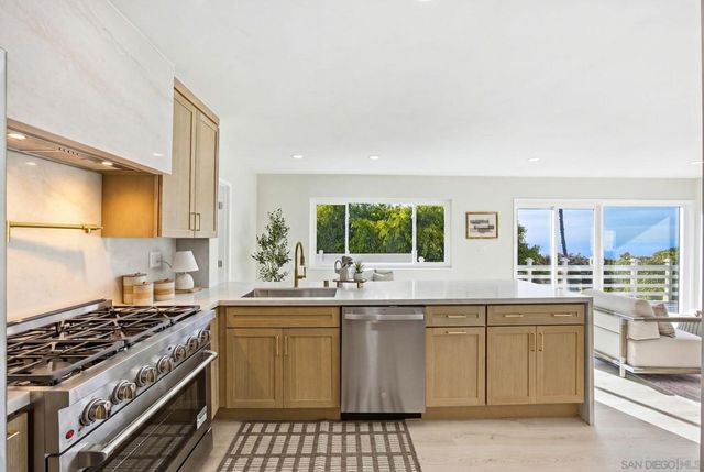 7202 Via Capri, La Jolla, CA 92037