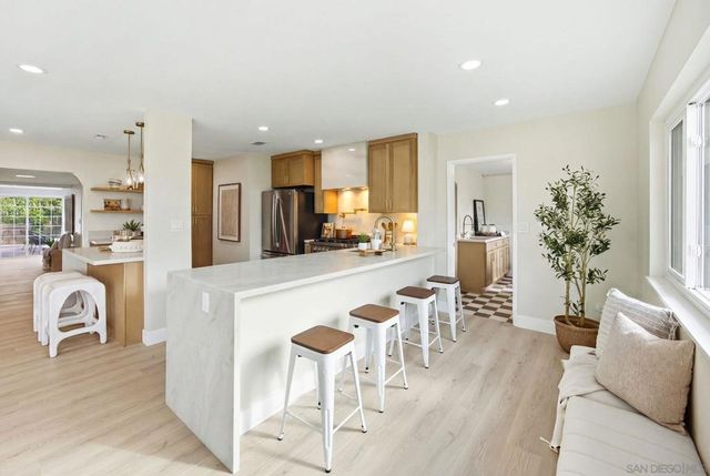 7202 Via Capri, La Jolla, CA 92037
