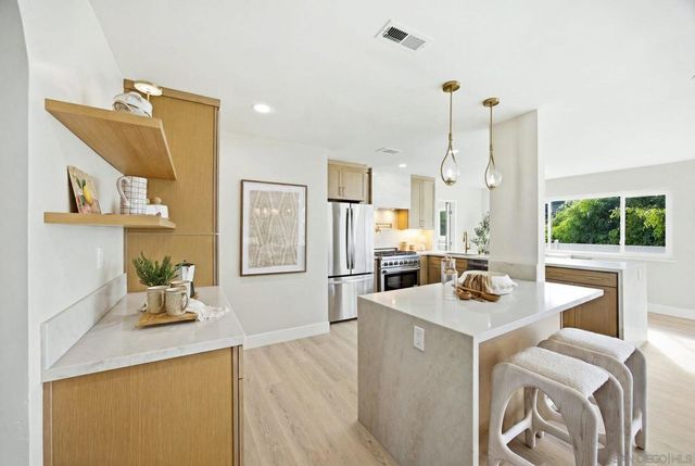 7202 Via Capri, La Jolla, CA 92037