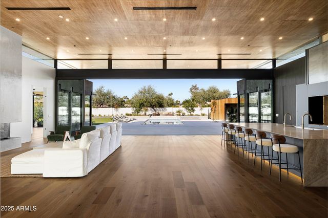 6026 E PERSHING Avenue, Scottsdale, AZ 85254