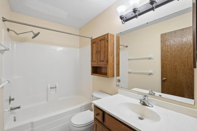 1011 41st Avenue NE 107, Columbia Heights, MN 55421