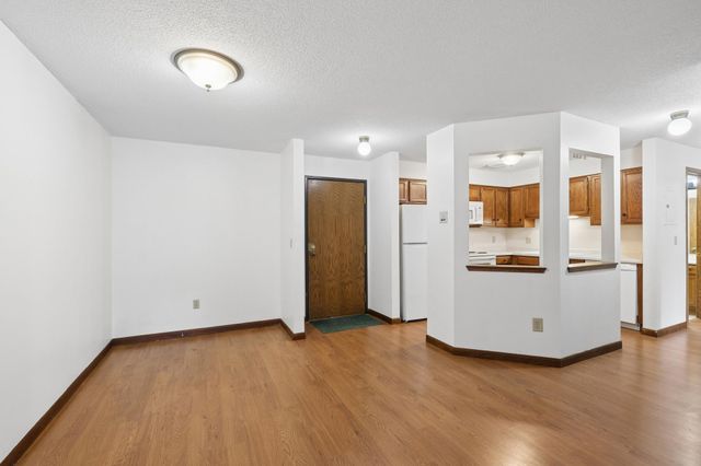 1011 41st Avenue NE 107, Columbia Heights, MN 55421