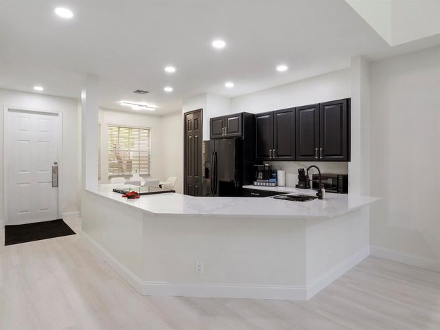 9011 Sand Shot Way, Port St. Lucie, FL 34986