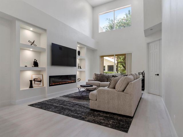 9011 Sand Shot Way, Port St. Lucie, FL 34986