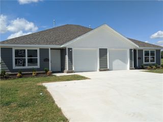 610 W Loren Drive, Siloam Springs, AR 72761