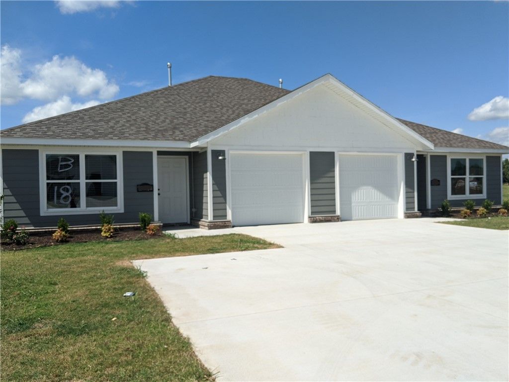 610 W Loren Drive, Siloam Springs, AR 72761