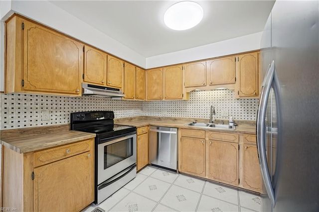 1425 Philmont AVE, Chesapeake, VA 23325