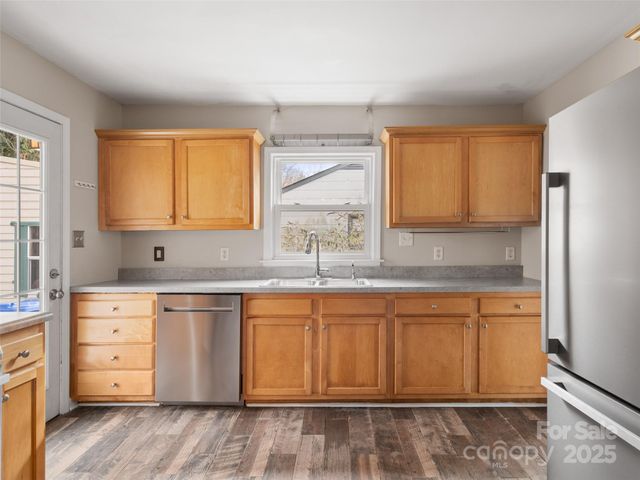 184 London Road, Asheville, NC 28803