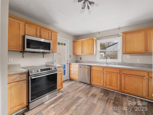 184 London Road, Asheville, NC 28803