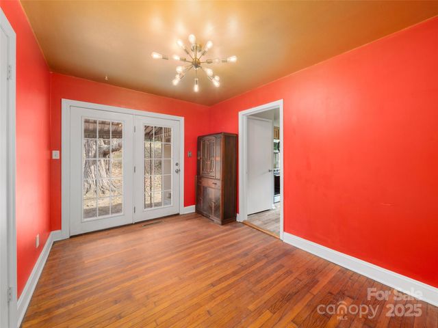 184 London Road, Asheville, NC 28803