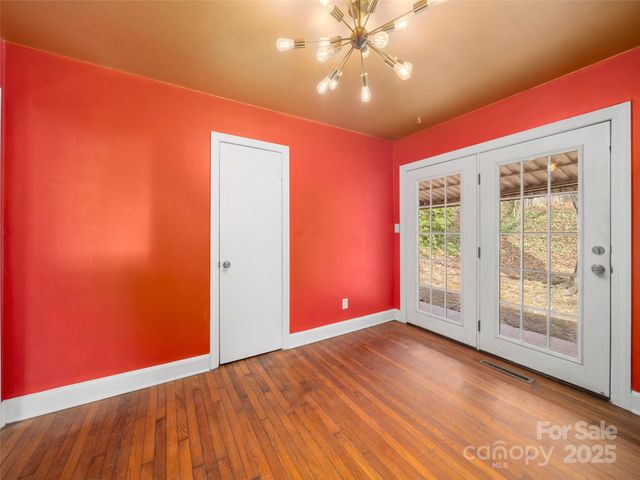 184 London Road, Asheville, NC 28803