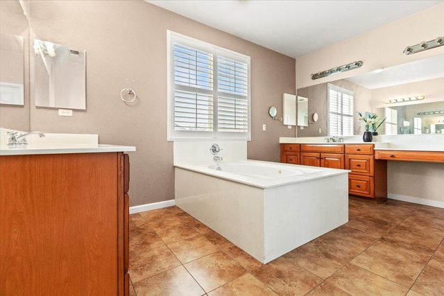 2820 Hawaiian Petrel Ave, Modesto, CA 95355