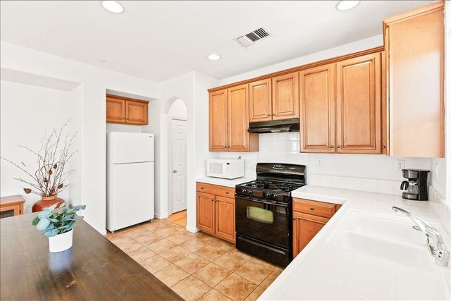 2820 Hawaiian Petrel Ave, Modesto, CA 95355