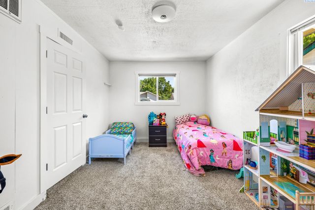 2404 Dallas St, Richland, WA 99352
